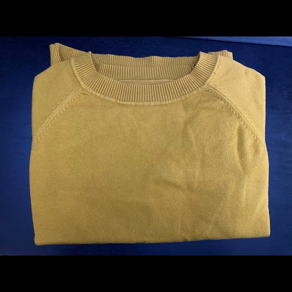 Yellow sweater medium - Picture 6 of 8